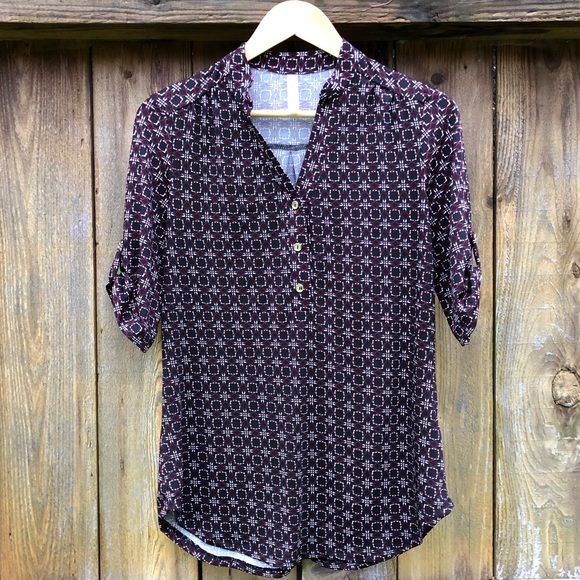 Sale! Short Sleeve Black & Red Pattern Top - Picture 1 of 8